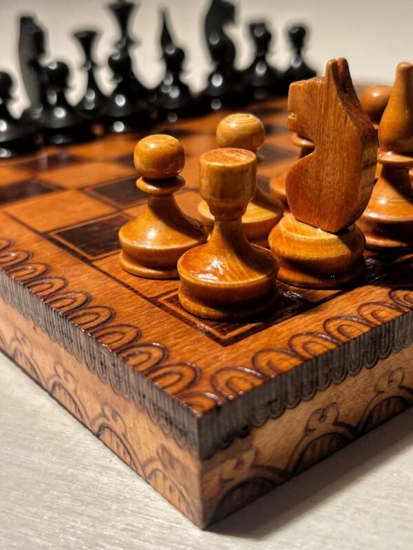 Scacchiera da viaggio in legno - immagine 3